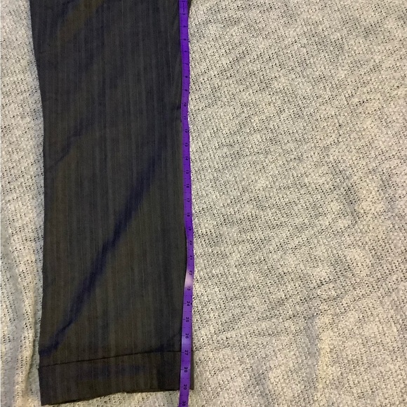 Loft Trouser
Size 8P
NWT DARK GREY,LIGHT GREY AND PINK Pinstripe - Picture 4 of 6